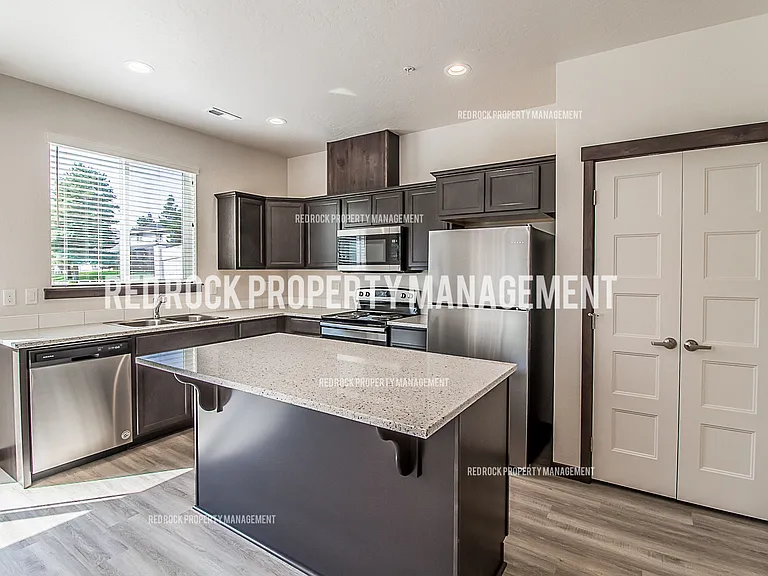 1528 E Latitude Ln #1 — Photo 3