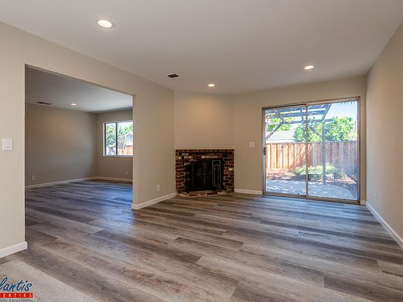 4th image of 4372 Glenpark Dr