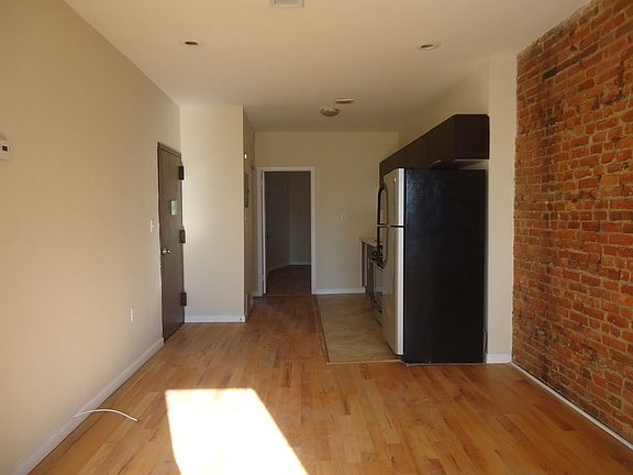5th image of 629 Halsey St APT 2