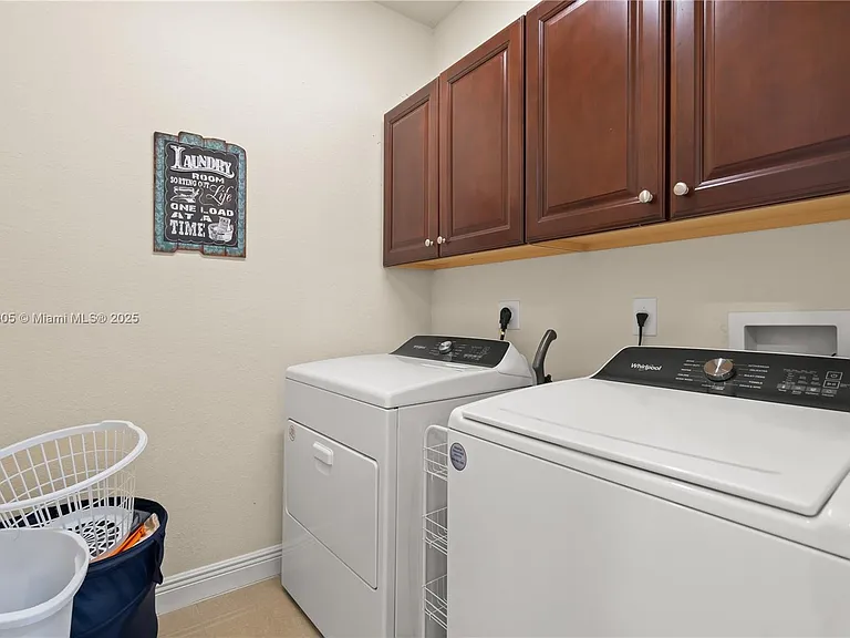 8825 NW 100th Pl — Photo 38