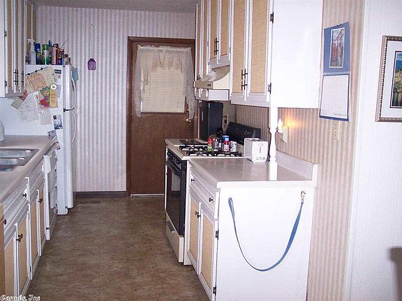 2nd image of 504 Ozark Country Cir
