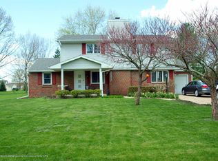 1208 S Oakland St, Saint Johns, MI 48879
