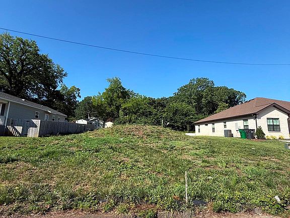 2nd image of 2417 & 2421 Ellen Ave