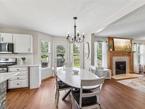 4th image of 1125 Ledgestone Dr