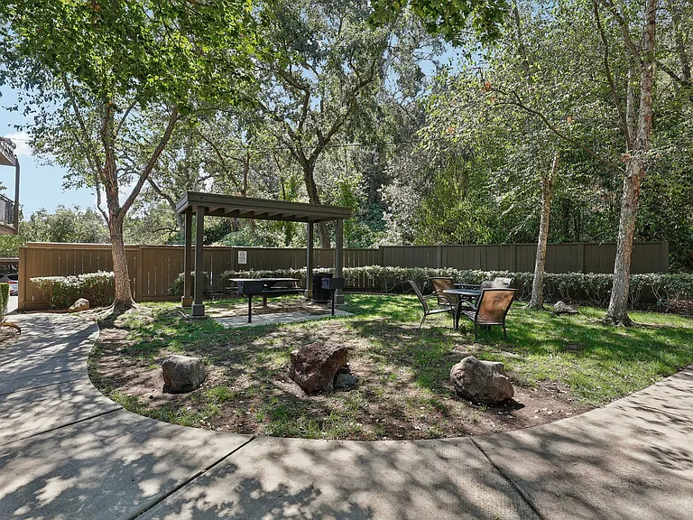 Carmel House — Photo 26