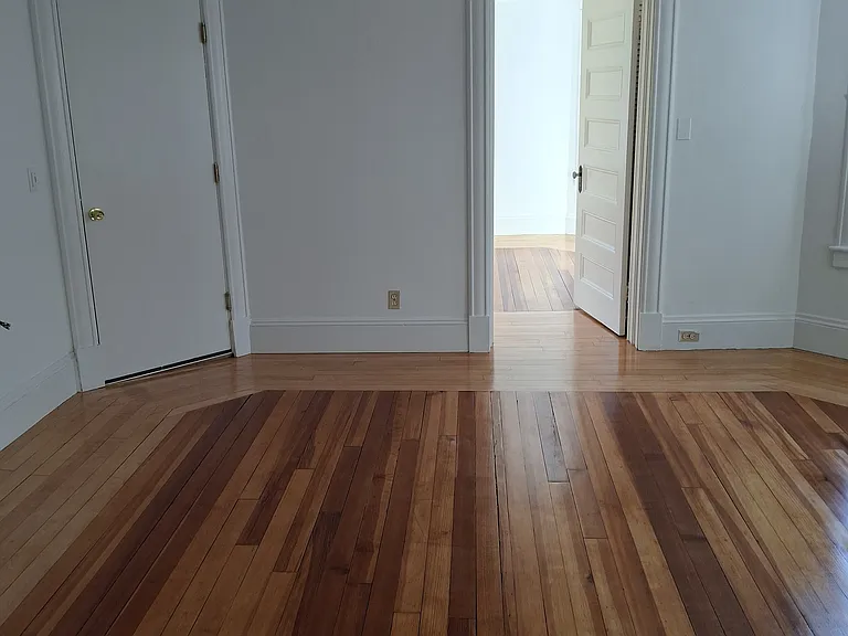 83-85 Fort Pleasant Ave #85R — Photo 5