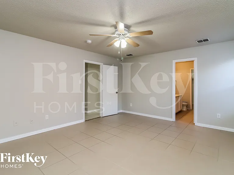 3913 Fox Run Dr — Photo 10