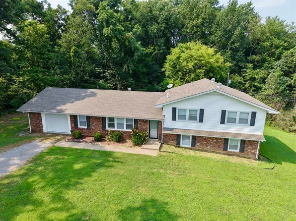 208 John Kelly Dr, Scottsville, KY 42164