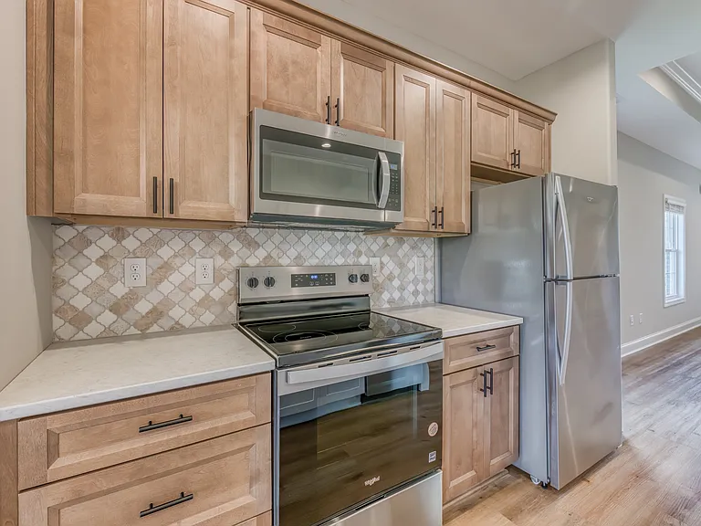 221 Monroe Dr — Photo 20
