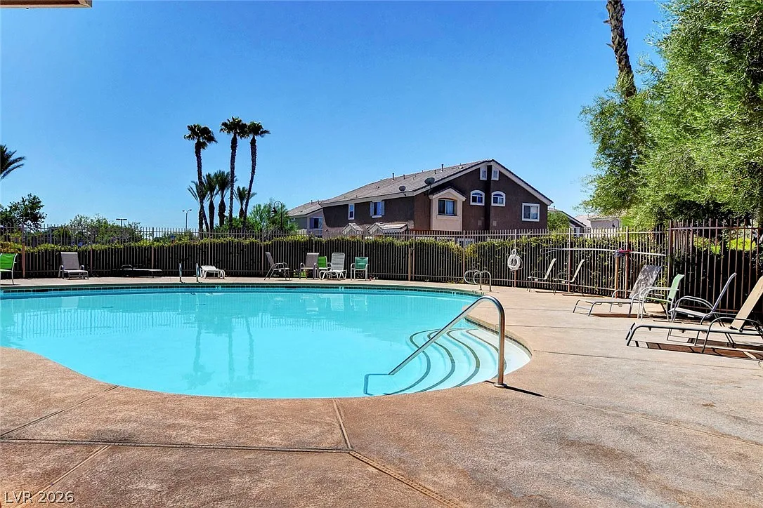 2 bed, 2.5 bath, 1332 sqft, $1,675 — Photo 1