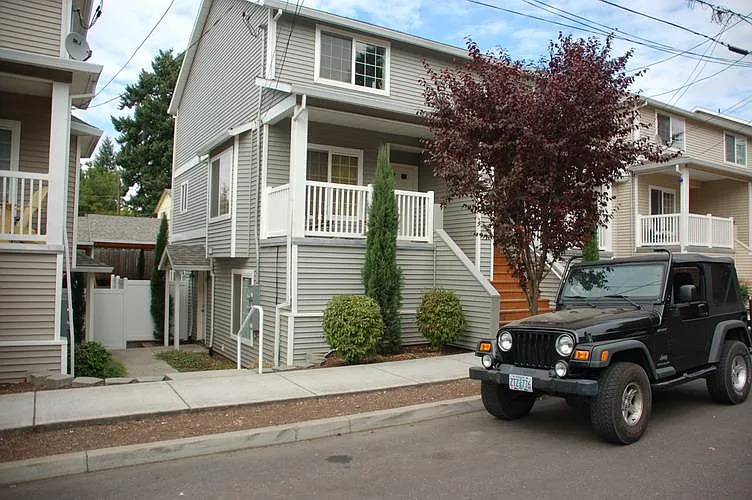 11811 SE Pine St — Photo 1