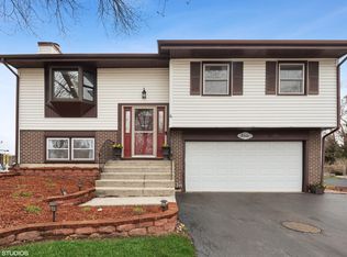 4 Fernwood Ct, Romeoville, IL 60446