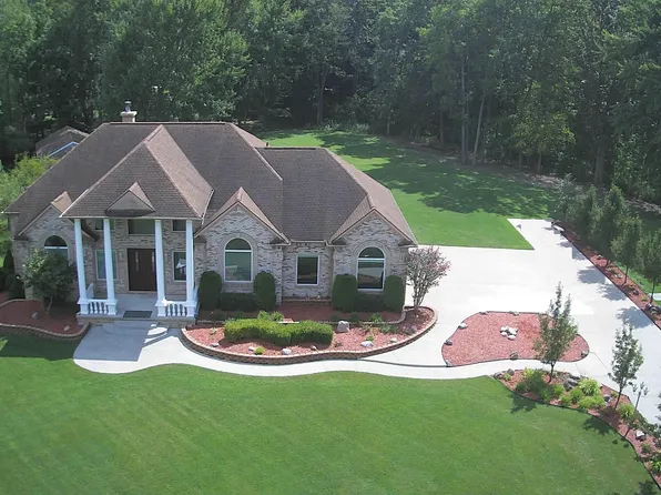 400 Eromeo Rd, Oakland, MI 48363