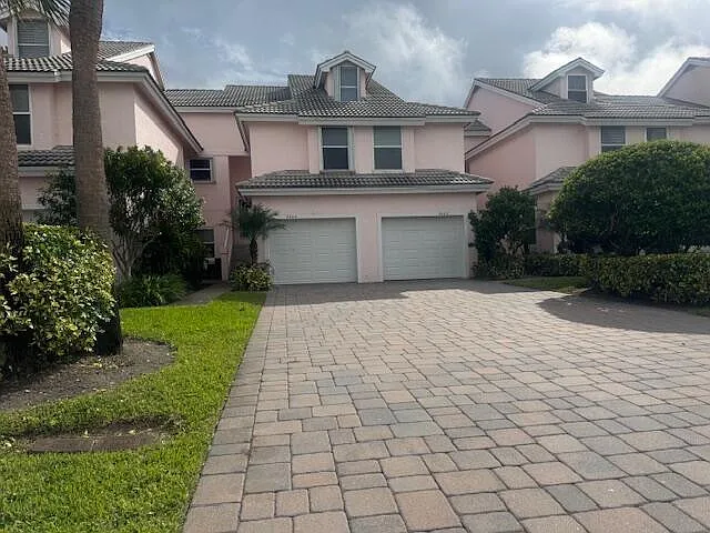 2604 Fairway Dr N — Photo 3