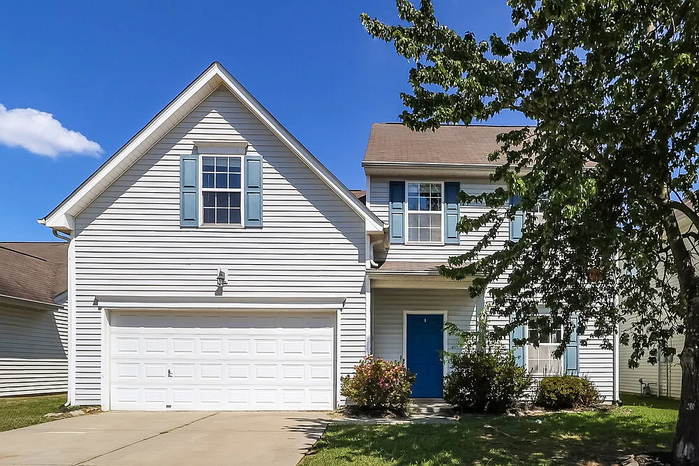 3 bed, 2.5 bath, 2100 sqft, $2,160 — Photo 1