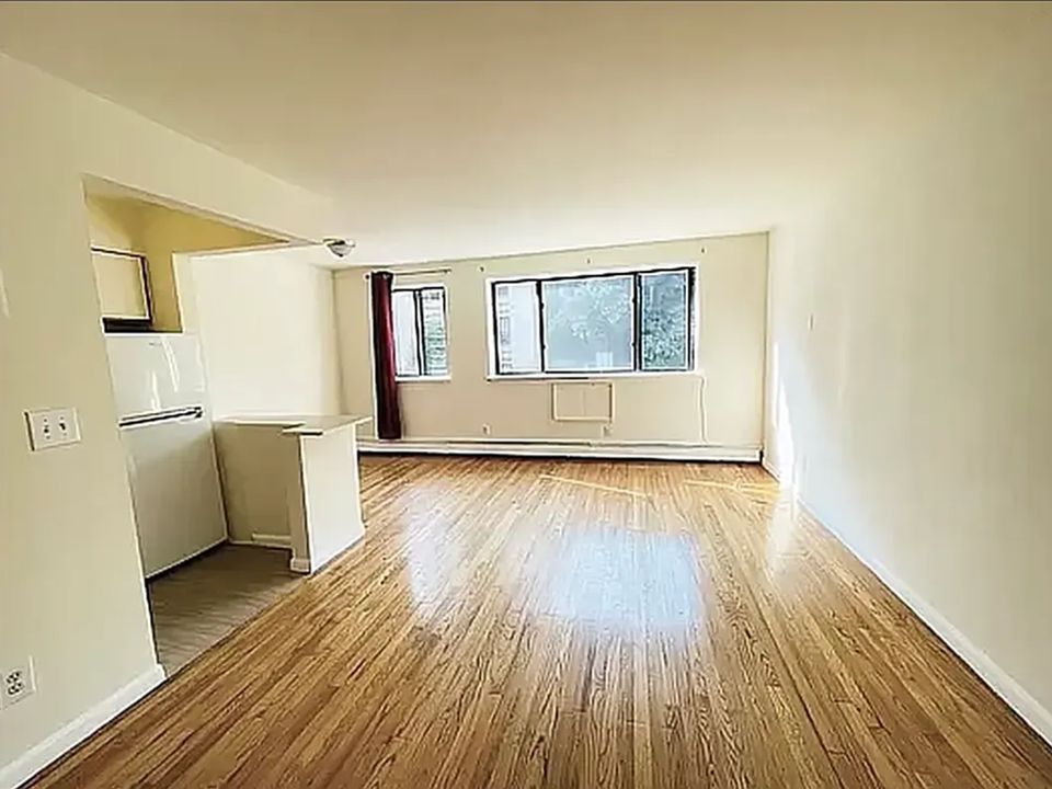 2nd image of 69 Cooper St APT 2A