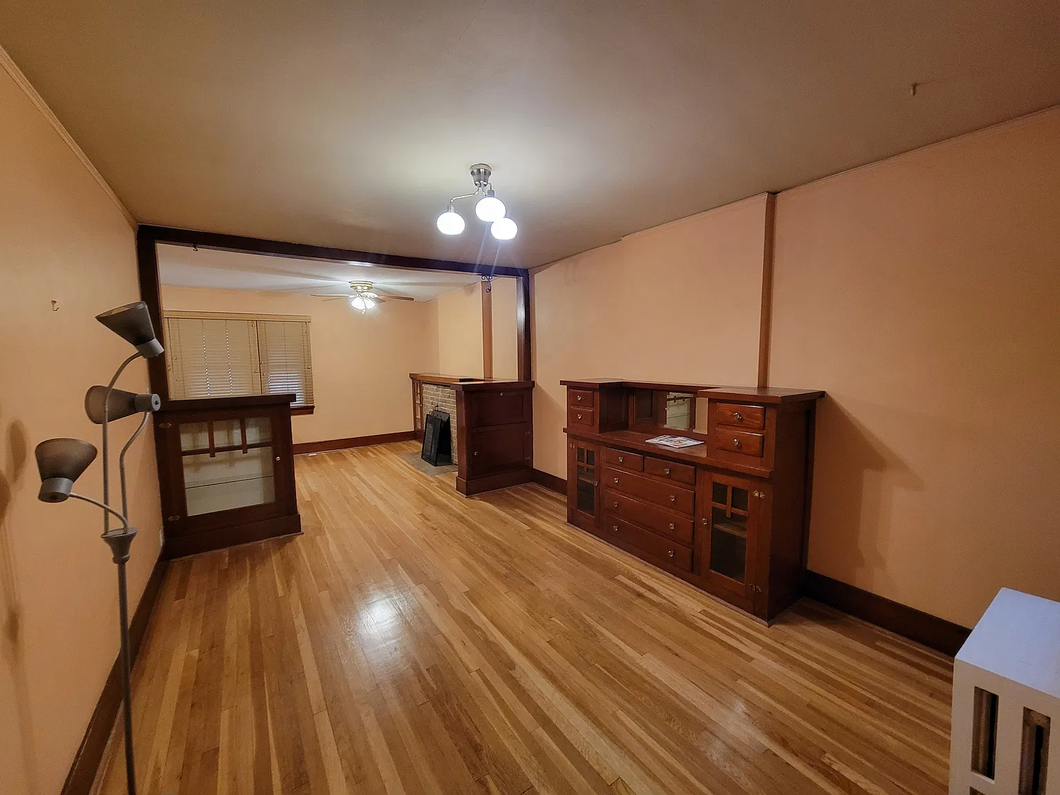 2 bed, 1.5 bath, 2100 sqft, $2,400 — Photo 4