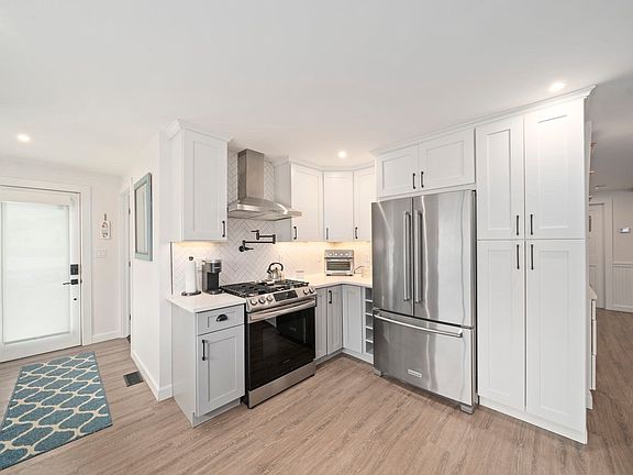 5th image of 57 Oceanside Dr