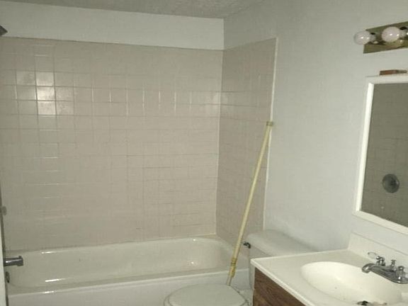 2nd image of 1304 Pater Ave