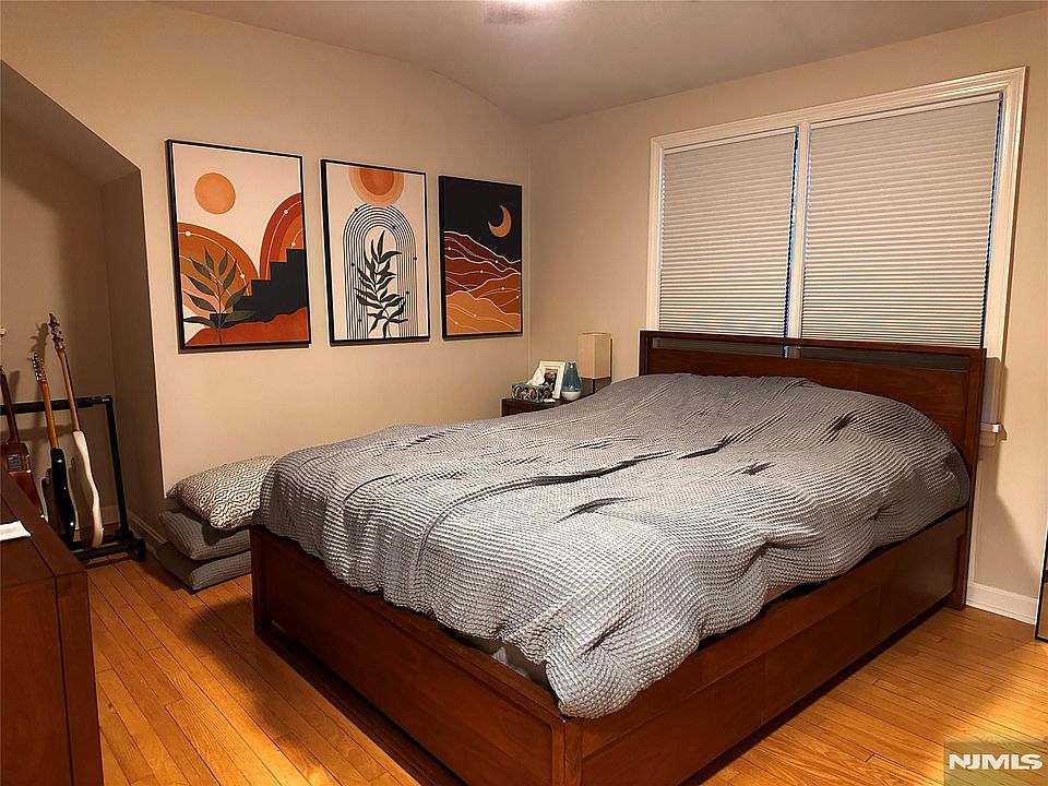 Large King Size Bedroom