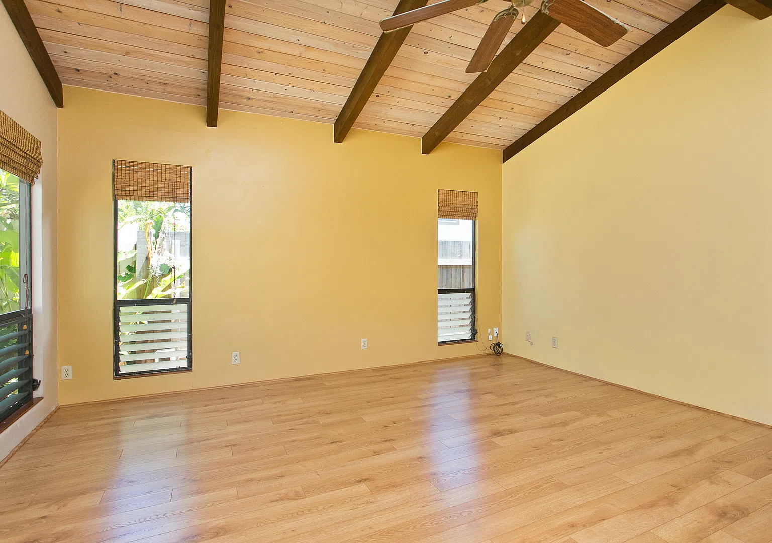 Kailua Pet Friendly 2 bedroom, 2 bathroom Available! — Photo 2