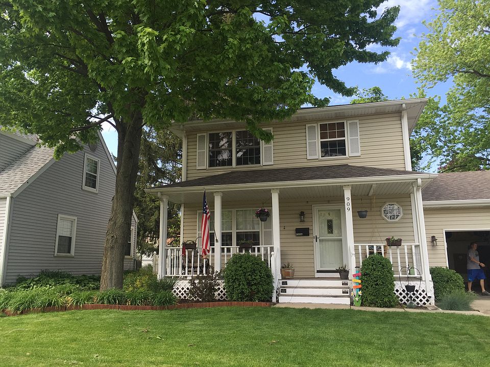 1st image of 909 Wood St