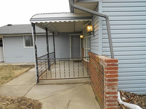 3rd image of 3088 Leon Ave