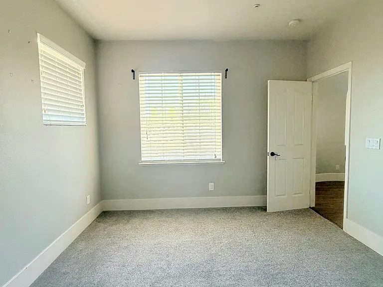 850 Monterey Ct — Photo 25