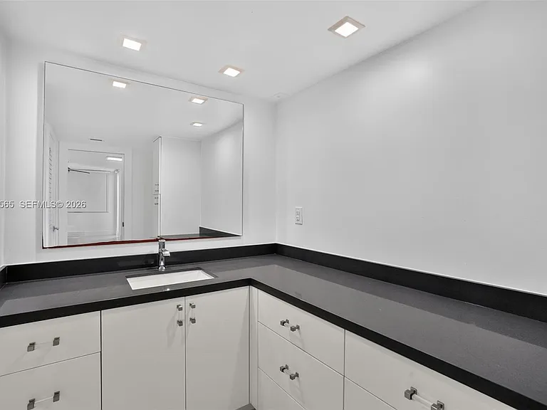 6039 Collins Ave #1624 — Photo 17
