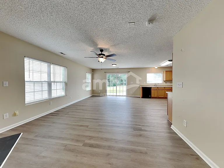 1053 Kings Mountain Ln — Photo 5