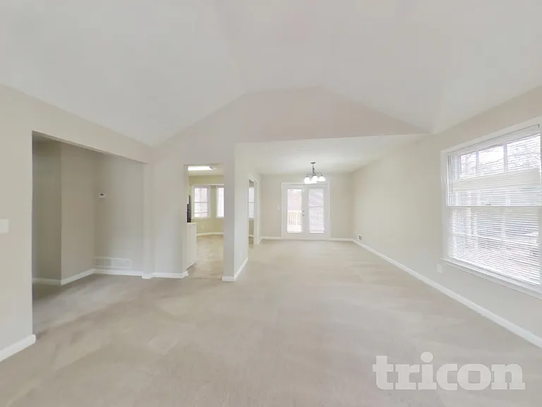 3746 Windy Hill Dr SE — Photo 3