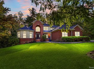 9280 Osprey Bay Cir, Davisburg, MI 48350