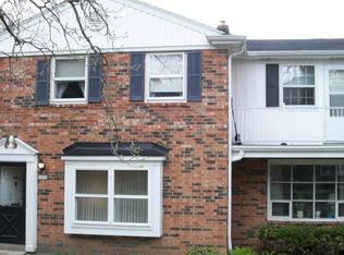 5034 W Colonial Ct, Greenfield, WI 53220