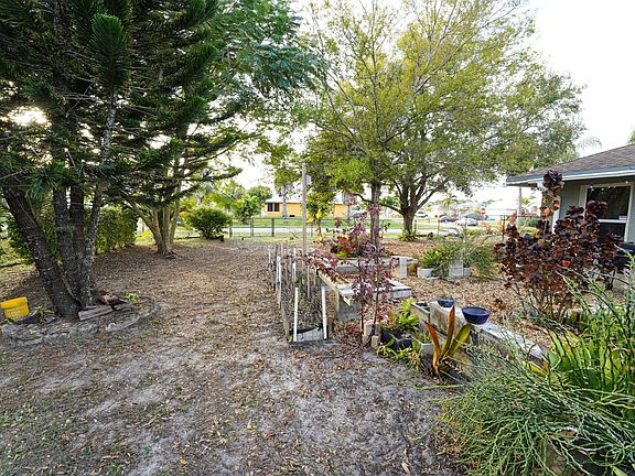 4th image of 1574 SW Gadsan Ave