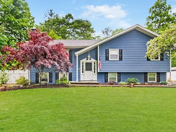 137 S High St, Foxboro, MA 02035