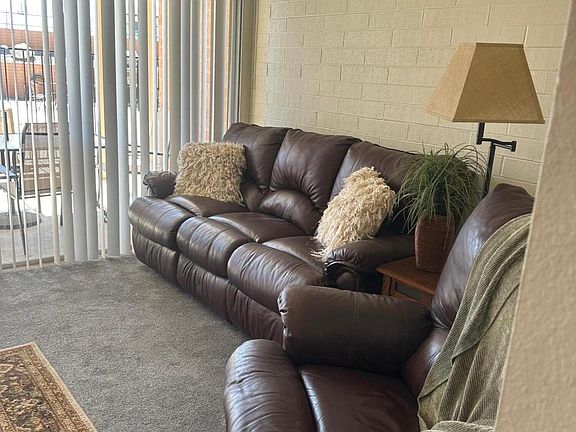 4th image of 89 Acoma Blvd N APT 6