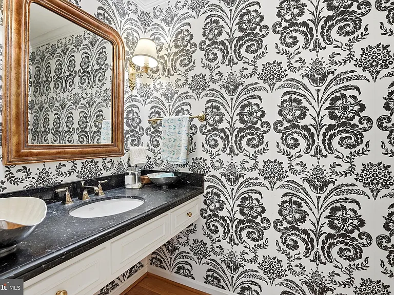 7715 Crossover Dr — Photo 32