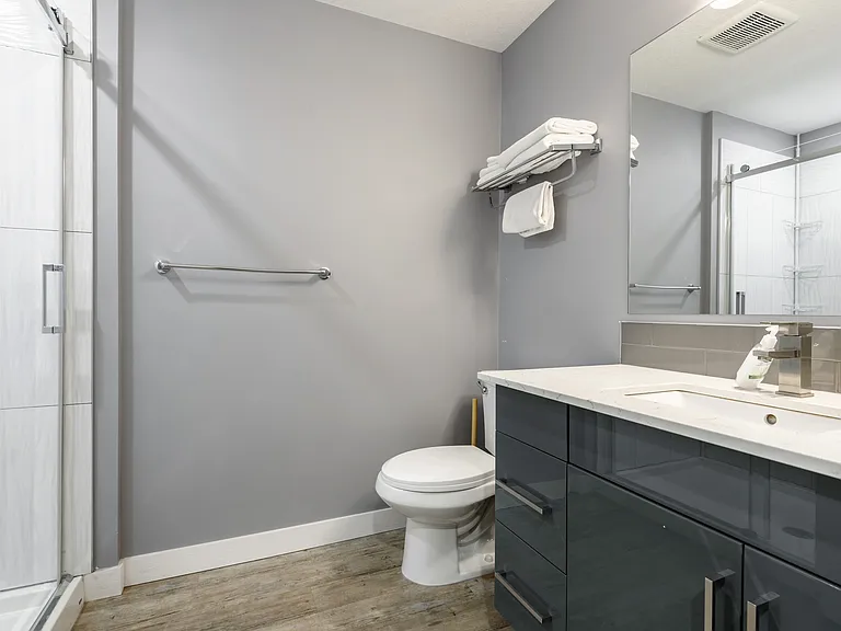 1827 Albert St — Photo 11