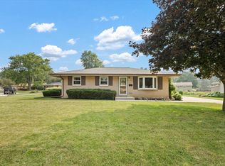 W178N8752 Hope Ln, Menomonee Falls, WI 53051