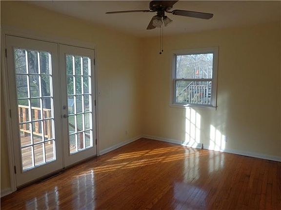 sunroom/ dining room