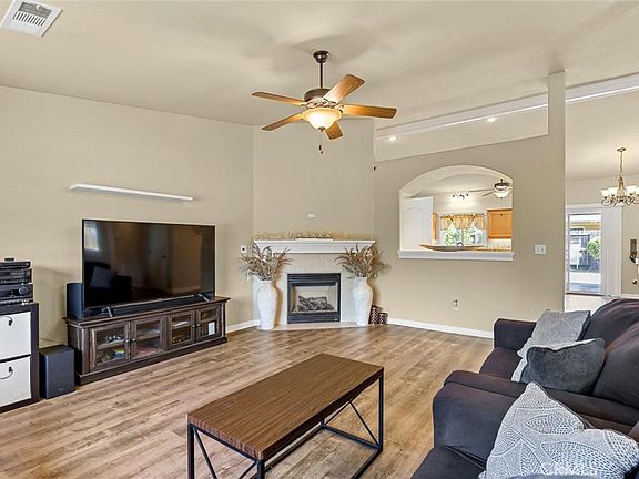 4th image of 1410 Crosspoint Way