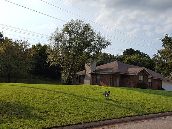 2nd image of 1800 S Berkshire Dr