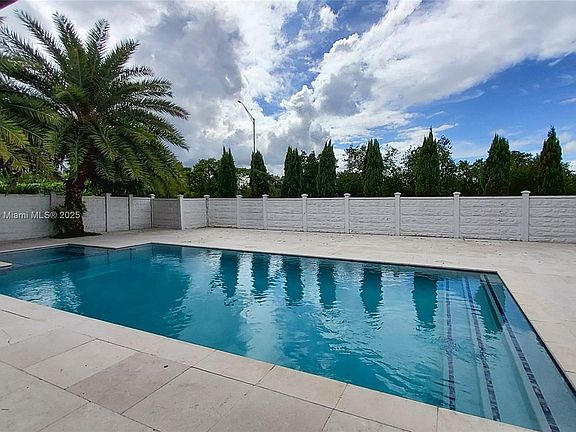 5th image of 14680 SW 17th St