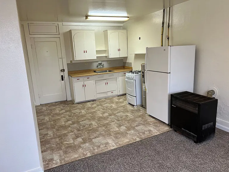 421 SE Main St #15 — Photo 5