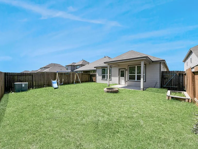 17630 Holroyd Rd — Photo 22