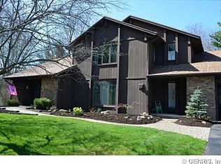 7 Browning Ln, Pittsford, NY 14534