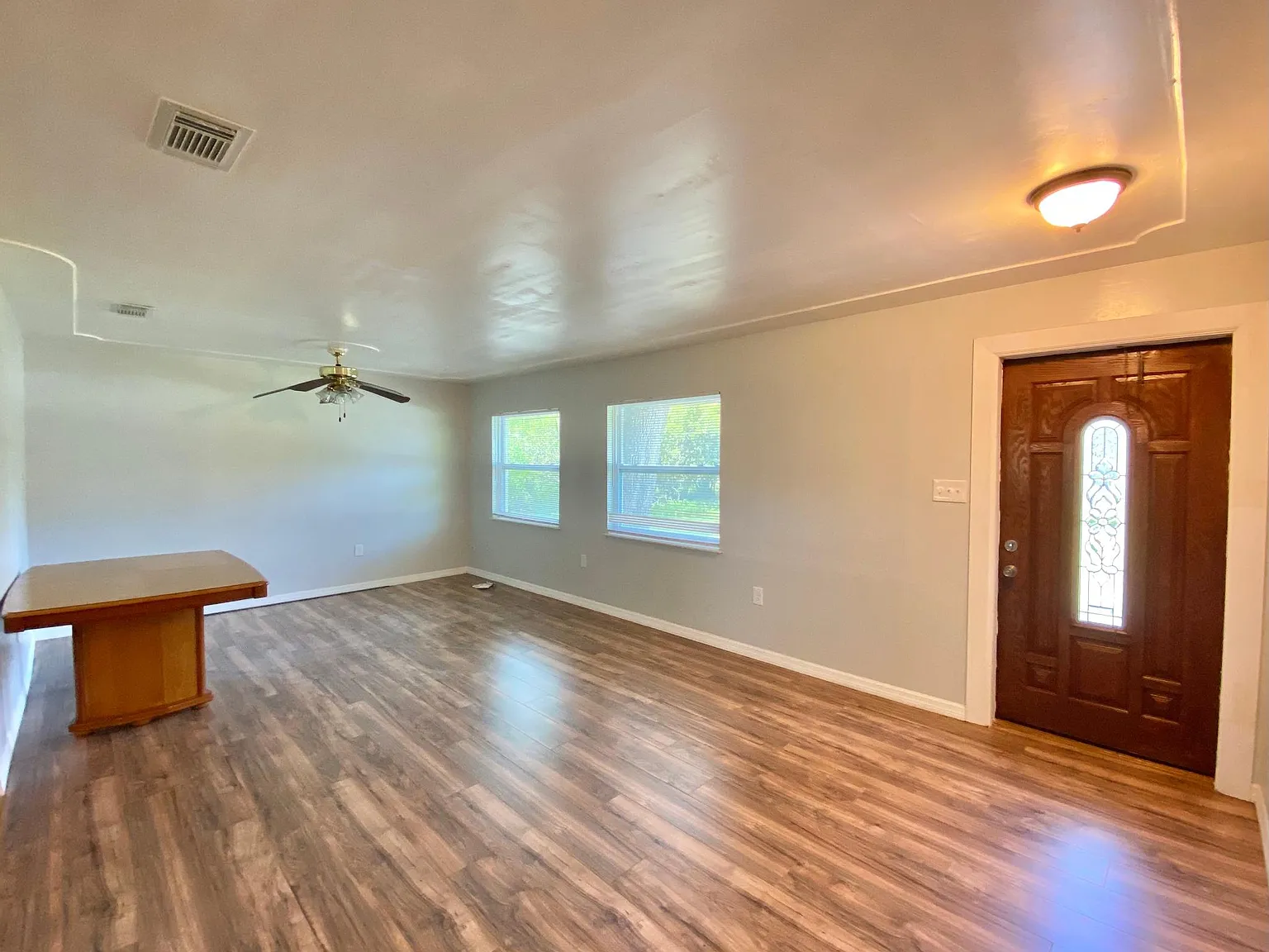 3 bed, 1.5 bath, 1200 sqft, $1,900 — Photo 3