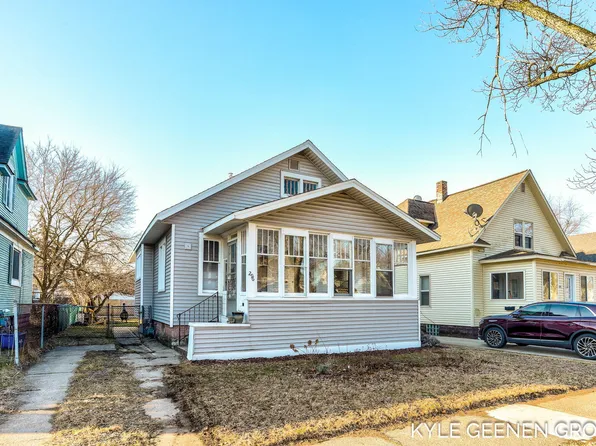 296 W 17th St, Holland, MI 49423