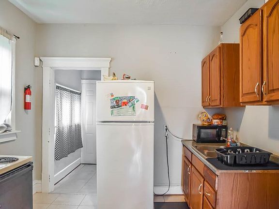 4th image of 79 W Glenwood Ave