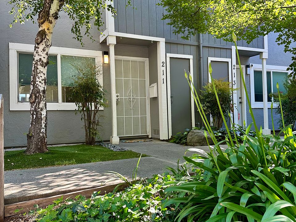 1st image of 211 Arana Dr